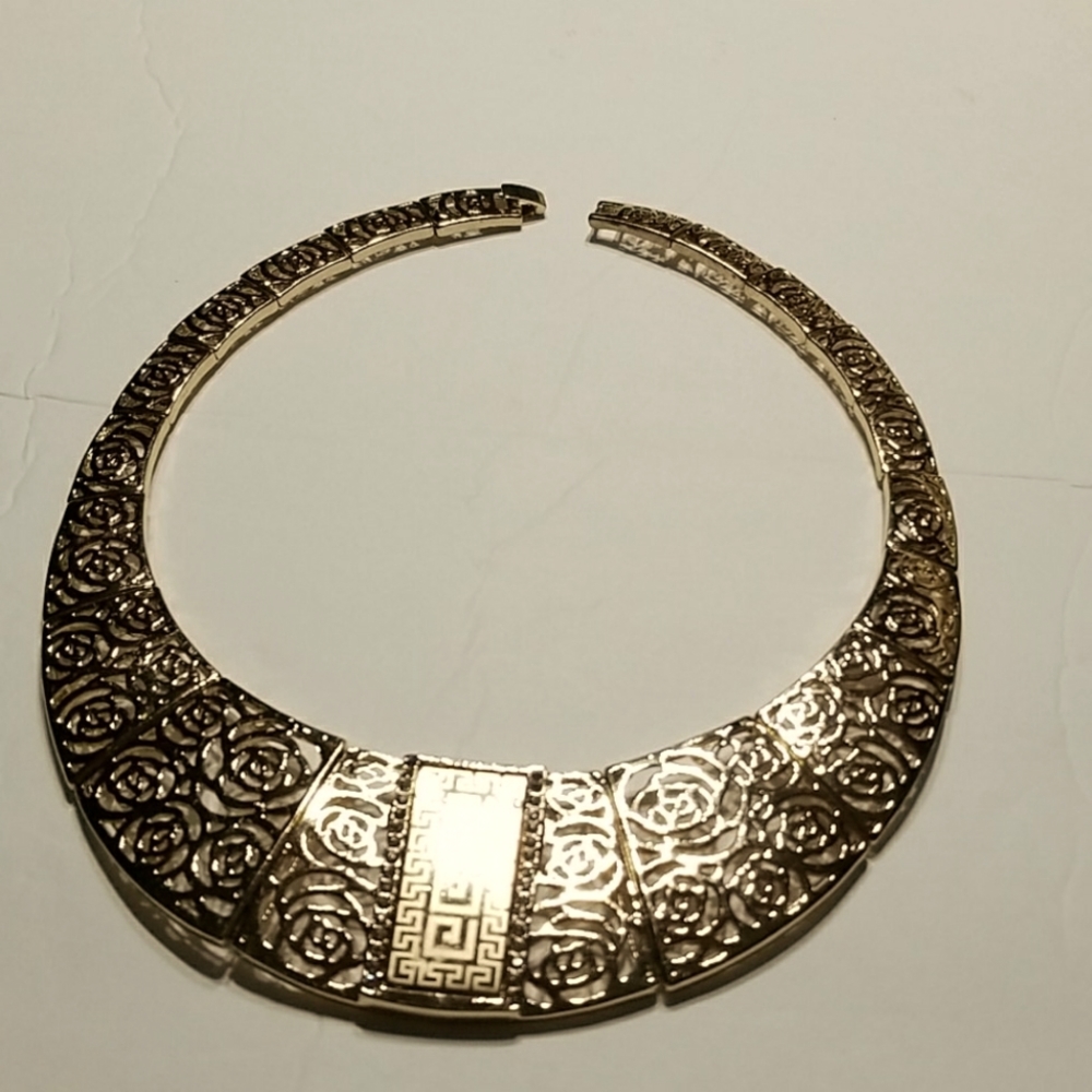 Gold toned necklace